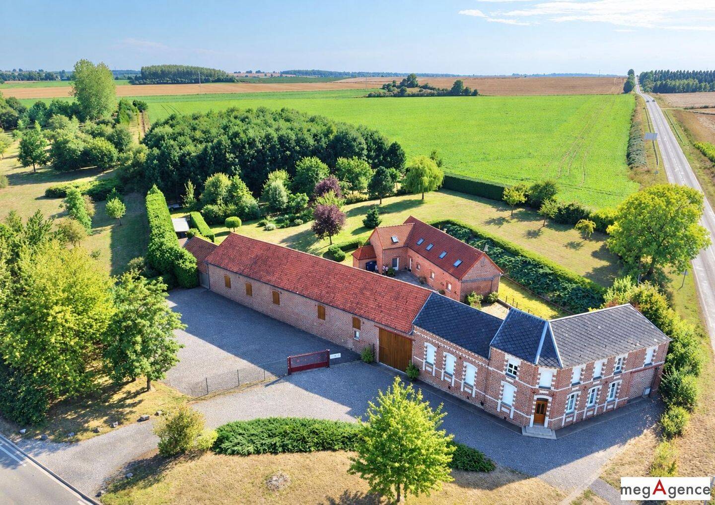 Maison 20 pièces 590 m² · à Hédauville · 590 m² · 679 000 €