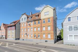 Altbaucharme trifft Werthaltigkeit - 3-Zimmer-Wohnung in zentraler Lage