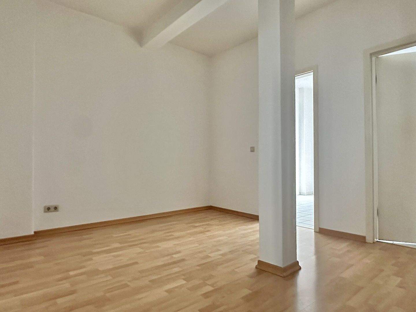Kapitalanlage im beliebten Szene-Viertel: 1-Zimmer-Wohnung im denkmalgeschützten Altbau mit Balkon – Dresden – Vorschaubild 8