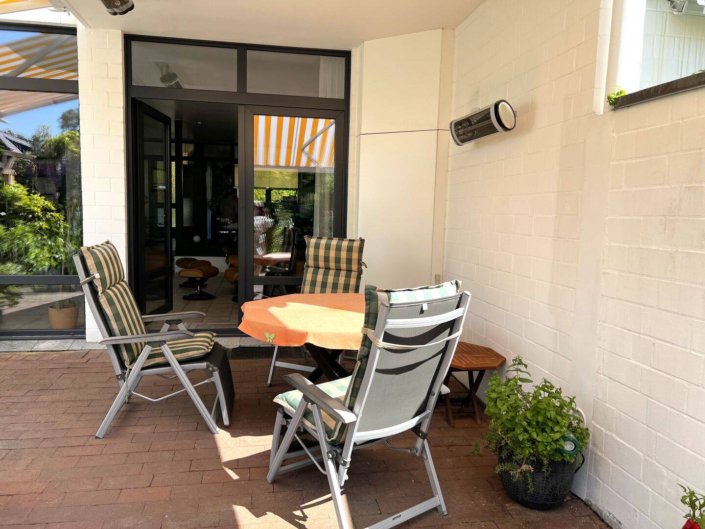 TOP! Idyllisches Wohnen im Alstertal! Großzügiges, sehr gepflegtes, preisgekröntes Mittelreihenhaus mit schönem Garten und Garage in Hummelbüttel. – Hamburg – Vorschaubild 8