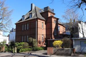 Prestige in St. Jürgen: Klassisches Mehrfamilienhaus in begehrter Lage von Lübeck! OTTO STÖBEN!