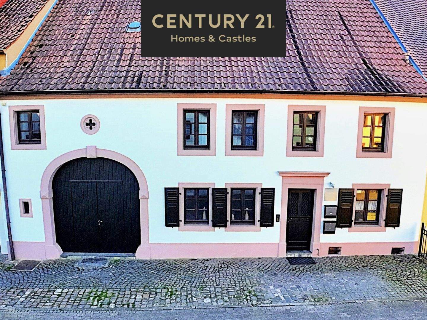 Zeitloses Erbe aus 1625 - Charmantes Bauernhaus mit vielseitiger Gewerbeeinheit – Saarbrücken – Bild 1 von 9