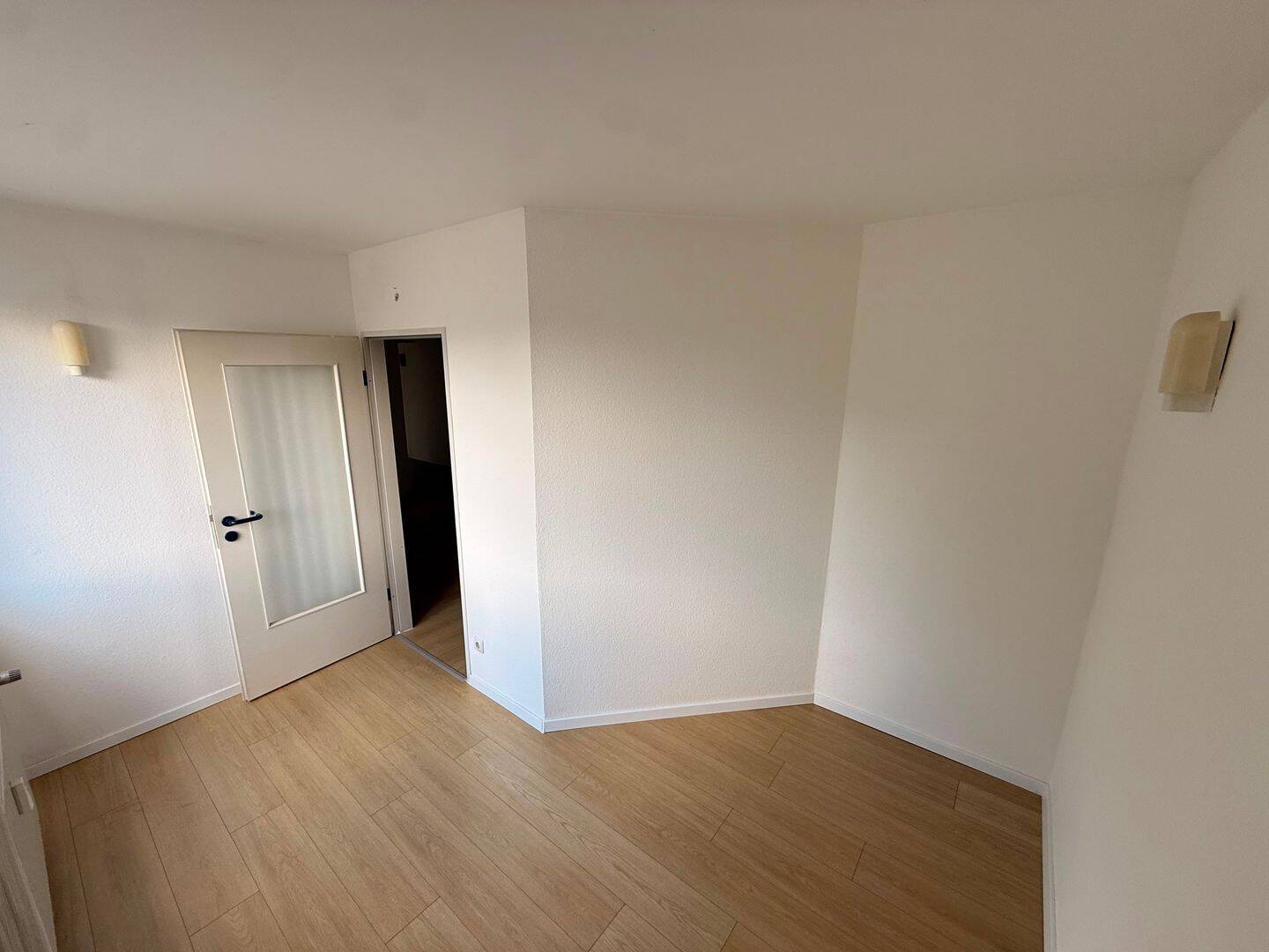 Attraktive 9-Zimmer-Wohnung mit Einbauküche in zentraler Lage von Gelsenkirchen – Gelsenkirchen – Vorschaubild 7