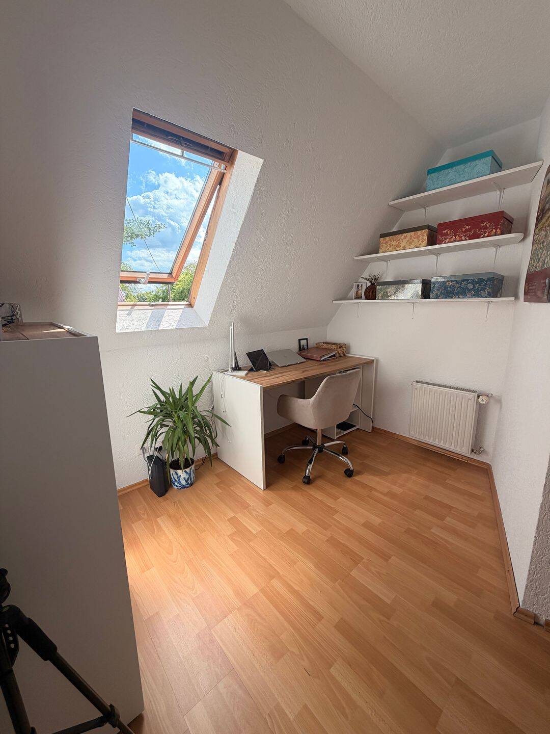 Charmante Dachgeschosswohnung für 1 Person- nahe U2 Feldmoching – München – Vorschaubild 3