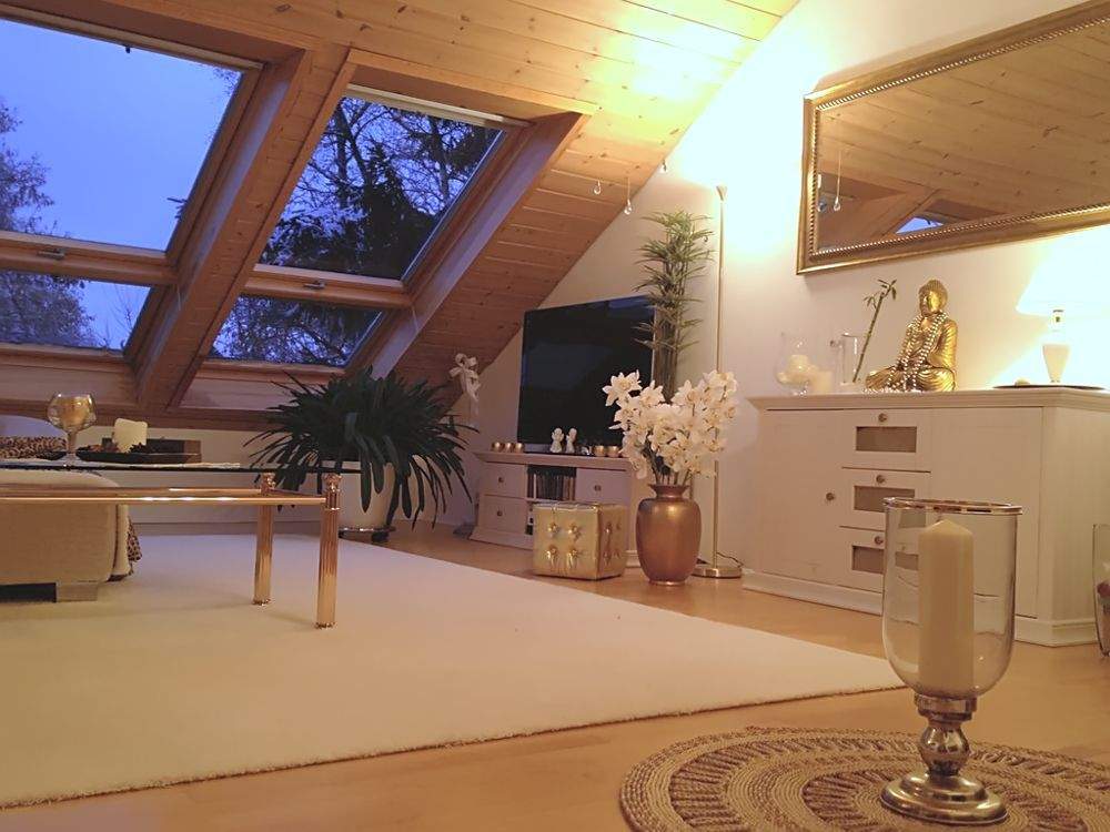 *3,5-Zimmer Wohnung mit Südostloggia* Kapitalanlage oder zum Selbstbezug in sehr guter Lage – Holzkirchen – Vorschaubild 2