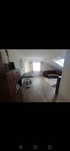 Gepflegte Dachgeschosswohnung mit schönem Ausblick, mit 3 Zimmern sowie Balkon und EBK – Pforzheim – Vorschaubild 4