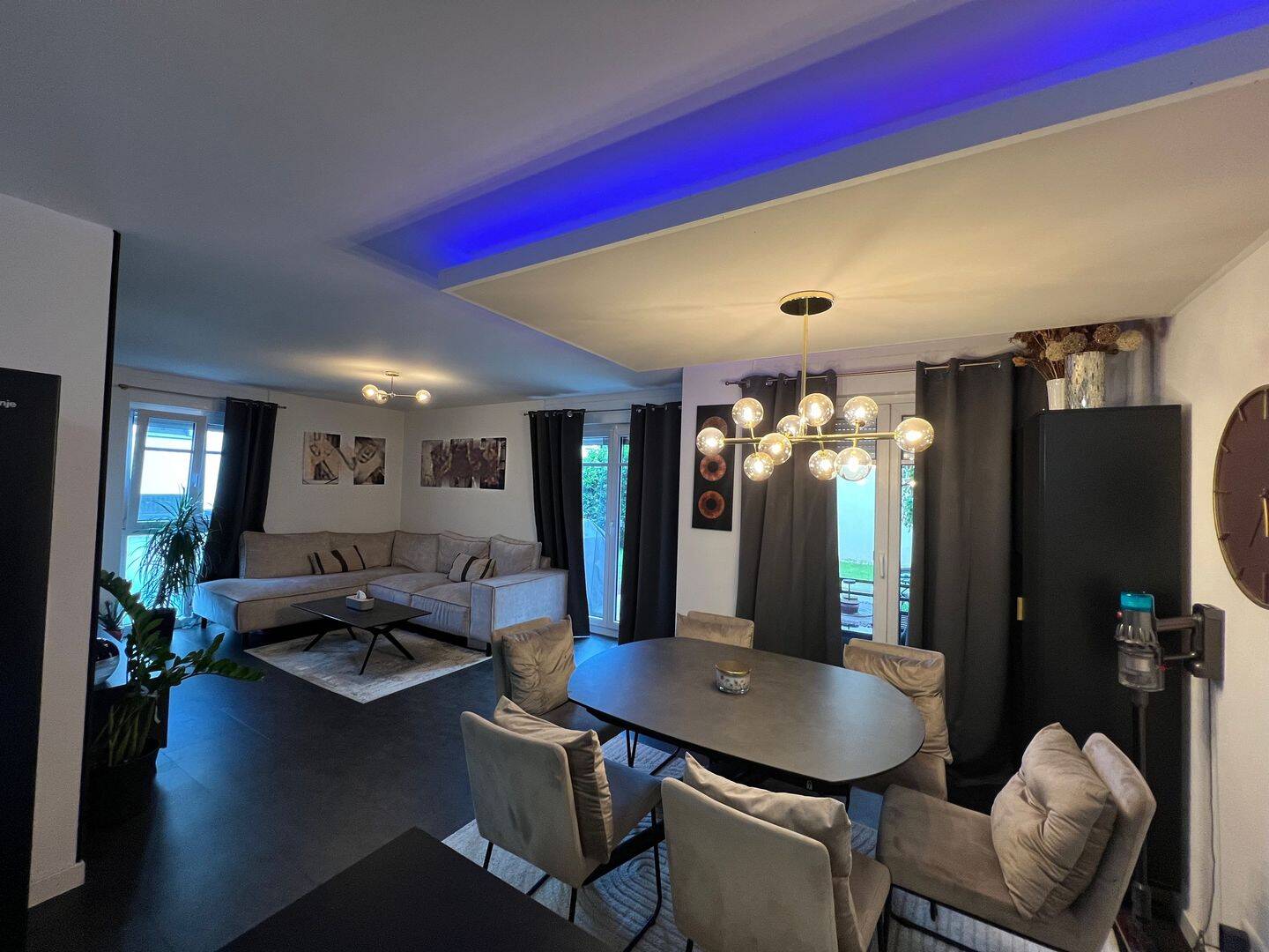 Attraktive 2-Zimmer-Wohnung mit Einbauküche, Terrasse & Garten und separaten Eingang zur Wohnung