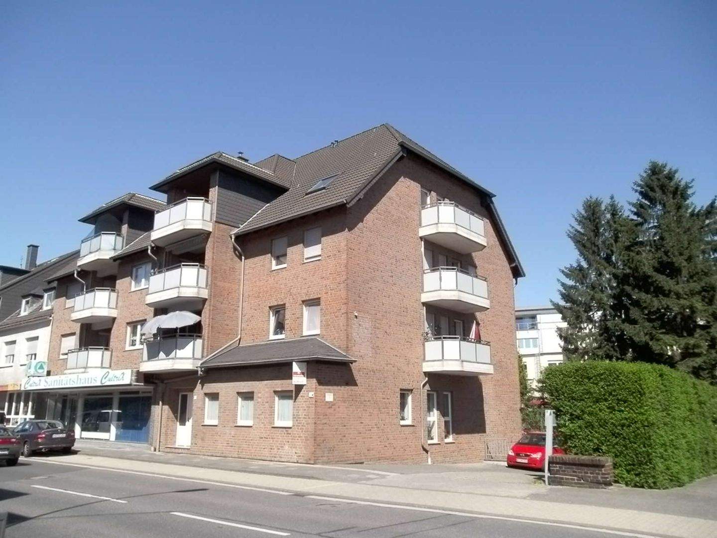 Helle geräumige Erdgeschosswohnung mit Terrasse