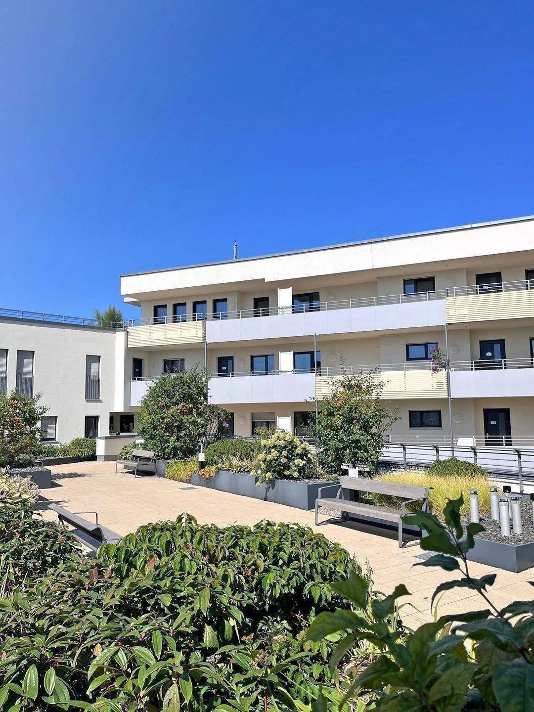 Seniorenwohnung direkt am Opernhaus: 2-Zimmer-Wohnung mit Balkon, Einbauküche und 24h-Service – Nürnberg – Vorschaubild 9