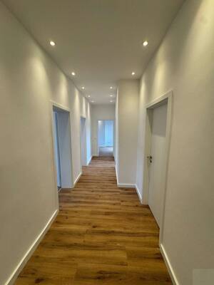 Kernsanierte 5-Zimmer-DG-Wohnung in Düsseldorf-Oberbilk – 40227 Düsseldorf – Vorschaubild 2