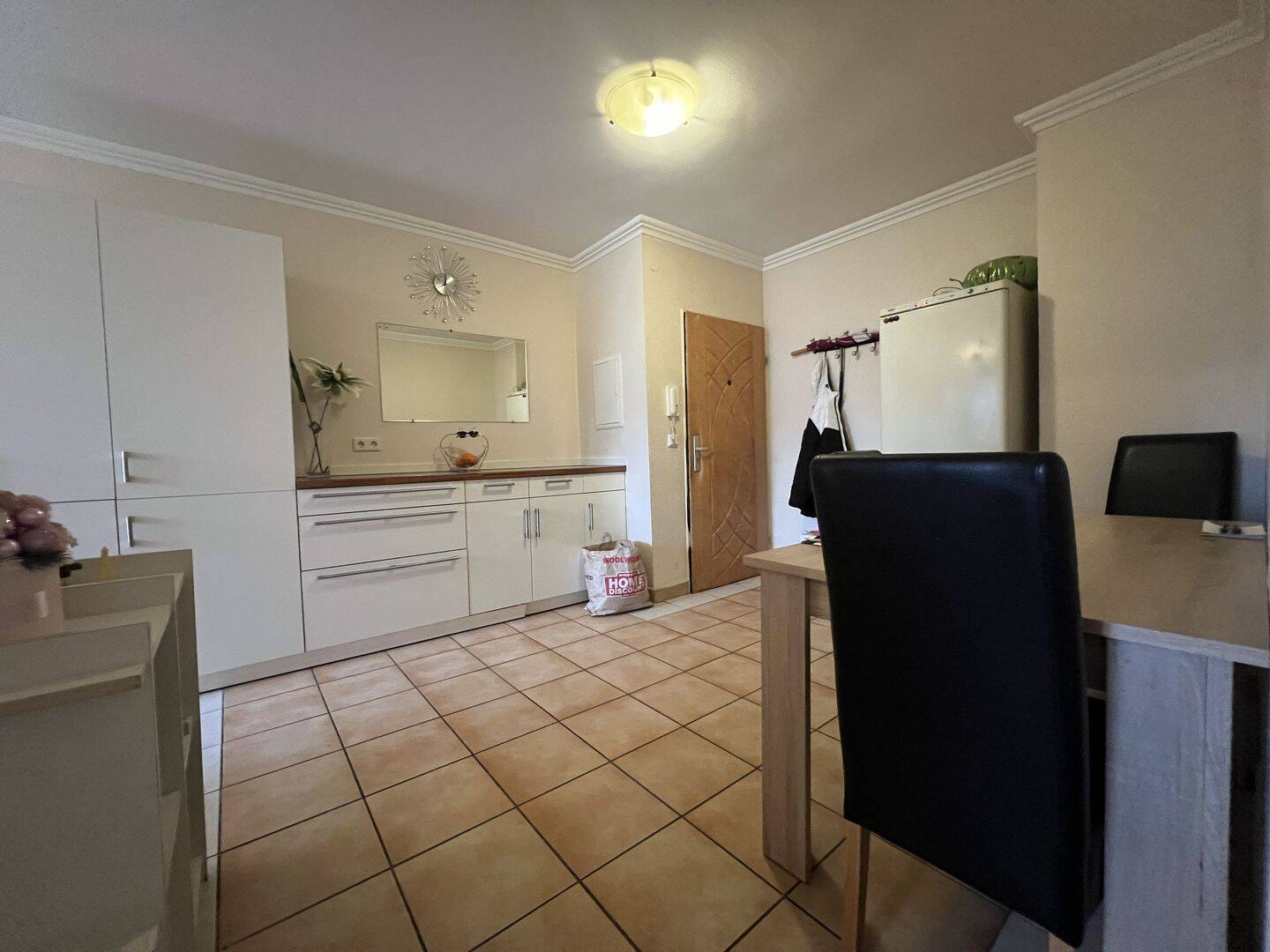 Gepflegte 3-Zimmer-Erdgeschosswohnung mit Balkon in ruhiger Feldrandlage - Top Wohnanlage – Steinbach – Vorschaubild 2