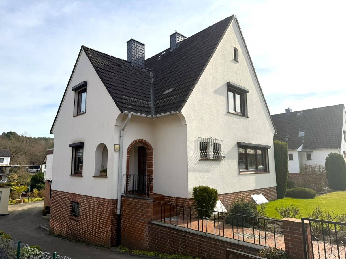Flexibel nutzbares, äußerst gepflegtes Dreifamilienhaus in der Nähe der Fischbeker Heide! – 21149 Hamburg – Bild 1 von 9