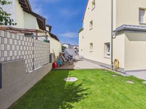 Neuwertige 4-ZKB-Erdgeschoss-Wohnung mit XXL-Terrasse, Einbauküche und Tiefgaragen-Stellplatz! – 85053 Ingolstadt – Vorschaubild 4