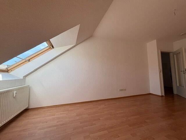 * sonnige DG-Wohnung * Gohlis-Mitte * 2 Zimmer * sehr gepflegt *