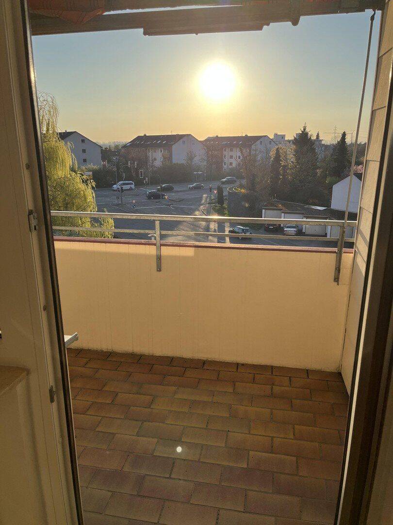 3 Zimmer Wohnung mit Balkon, Fahrstuhl, TG-Stellplatz in Schwetzingen zu vermieten – Schwetzingen – Vorschaubild 2