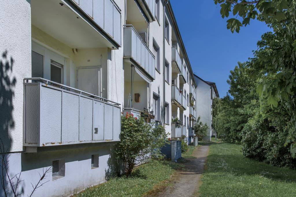 Ab sofort zu haben - kleine 3-Zimmerwohnung in DU-Friemersheim mit Dusche und Laminatboden