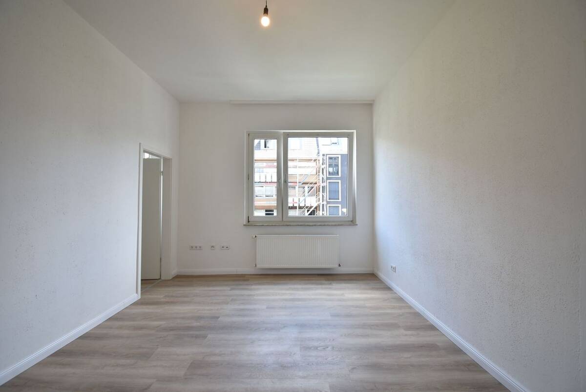 Frisch renoviert! Zentrale 2-Zi-Whg zu vermieten – 40211 Düsseldorf – Bild 1 von 7