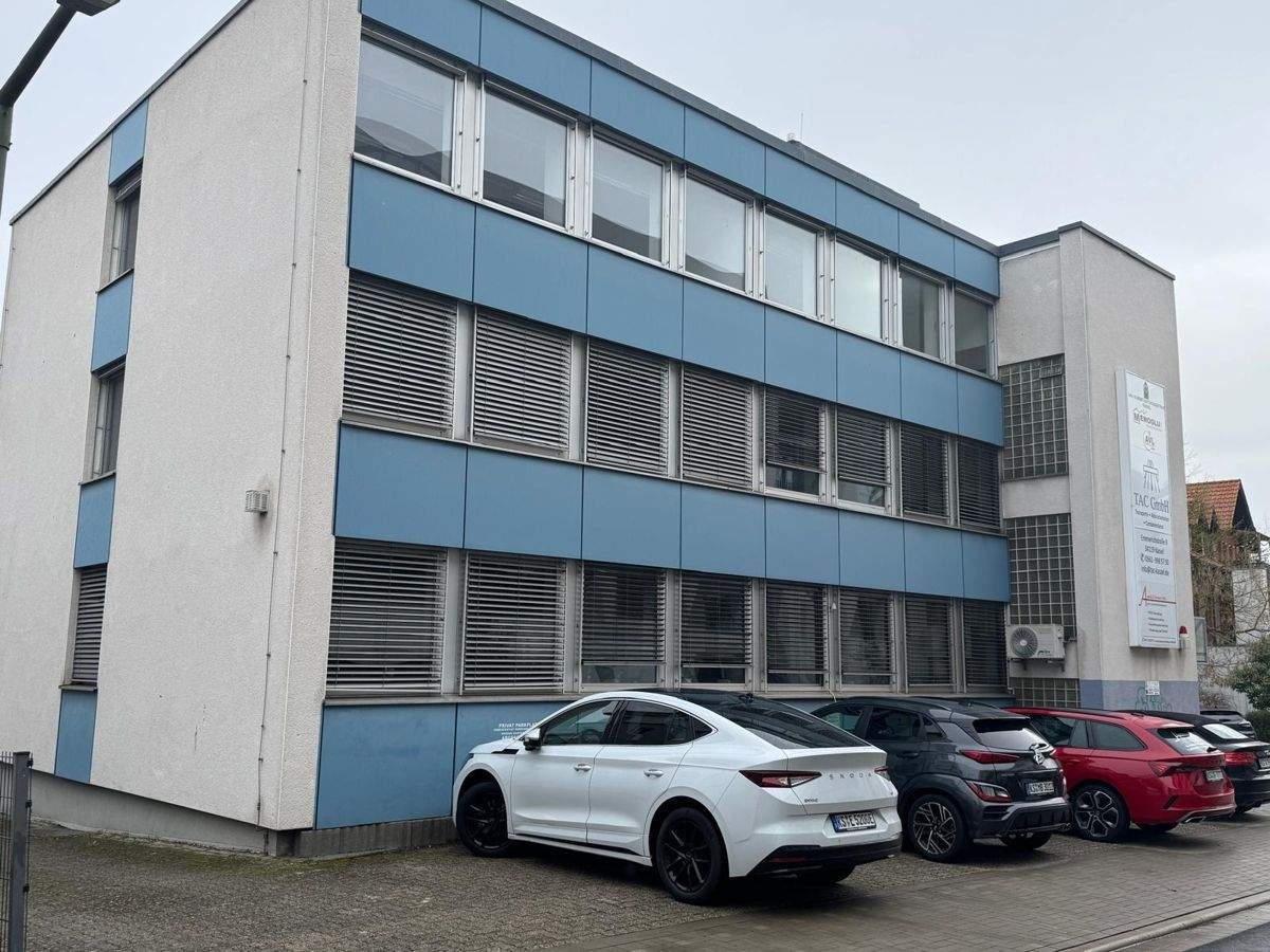gepflegte Büroetage in Kassel- vorderer Westen, 2 OG, kein Fahrstuhl Parkplätz vorhanden