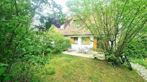 RESERVIERT Sehr schöne Doppelhaushälfte mit Terrasse und eingewachsenen Garten in Erlangen-Hüttendorf – 91056 Erlangen – Vorschaubild 2