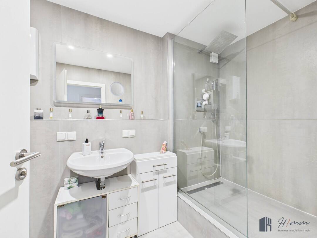 Lichtdurchflutete 4-Zimmer-Wohnung mit Balkon und Tiefgaragenstellplatz! – Koblenz – Vorschaubild 6