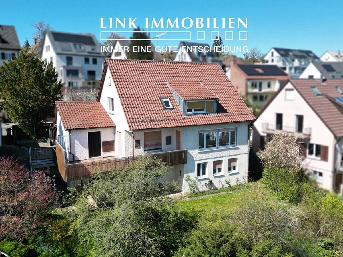 S-Sillenbuch: Sanierungsbedürftiges Einfamilienhaus mit Einliegerwohnung und Weitblick – 70619 Stuttgart – Bild 1 von 9