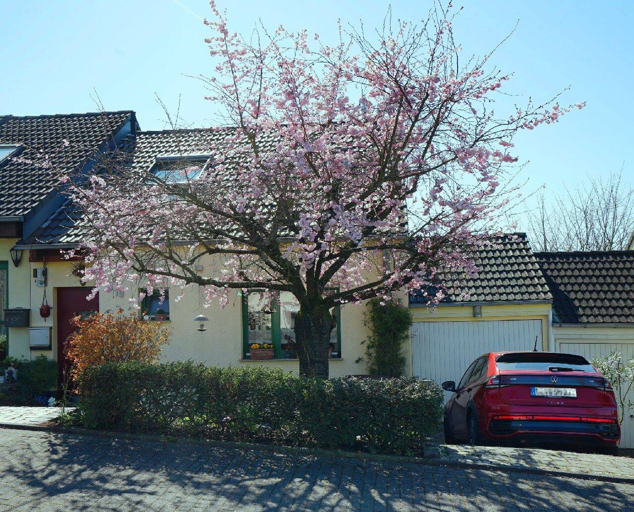 Familienfreundliche Doppelhaushälfte mit 5 Zimmern und Garage in Leverkusen-Meckhofen – Leverkusen – Vorschaubild 2