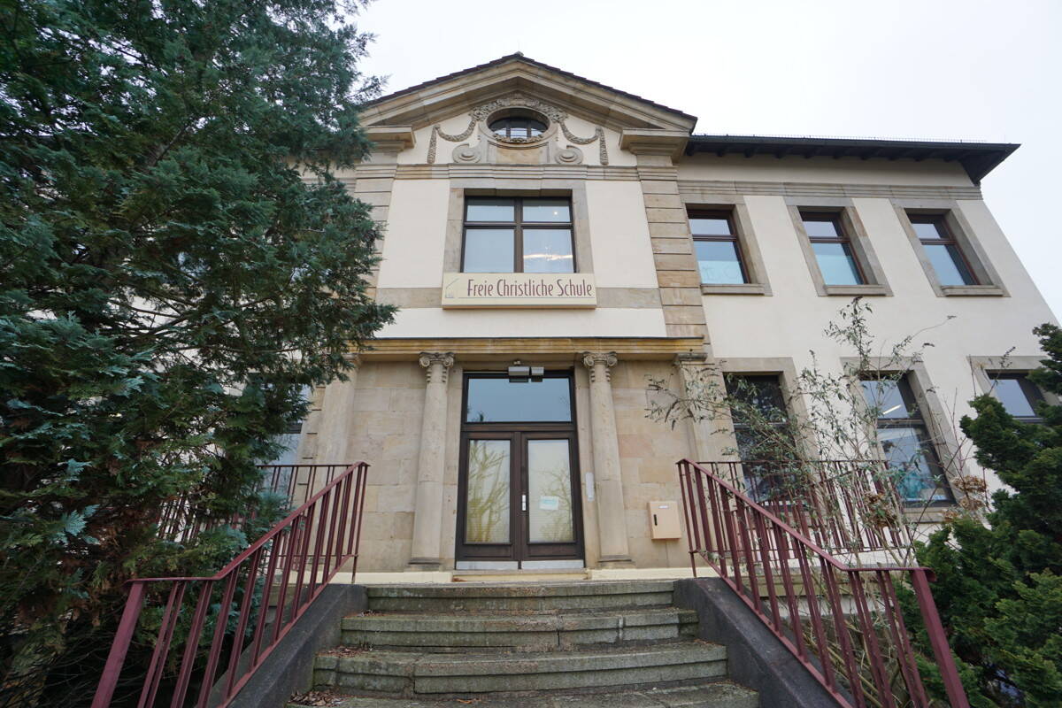 Stilvolles Ensemble aus Schule & Mehrfamilienhaus auf einem großzügigen 4.800 m² Areal. – Kassel – Vorschaubild 2