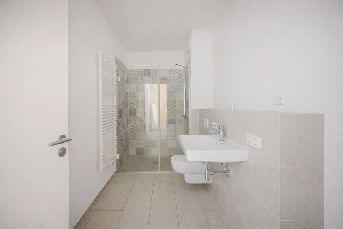 ? Erstklassiges Wohnen am Treptower Park - Charmante 3 Zimmer, En-suite Bad, Parkett & moderne EBK – Berlin – Vorschaubild 8