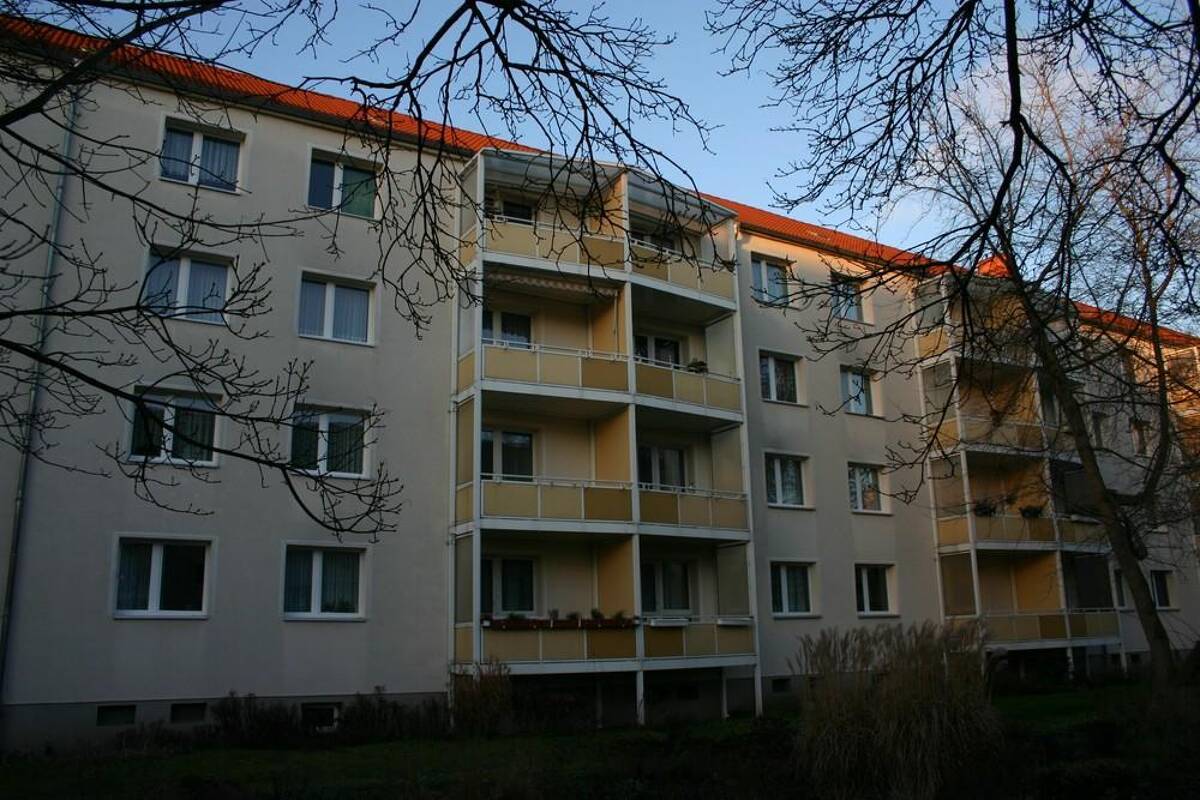 Helle 3-Raum-Wohnung mit Balkon ab Oktober frei! – 39106 Magdeburg – Bild 1 von 7
