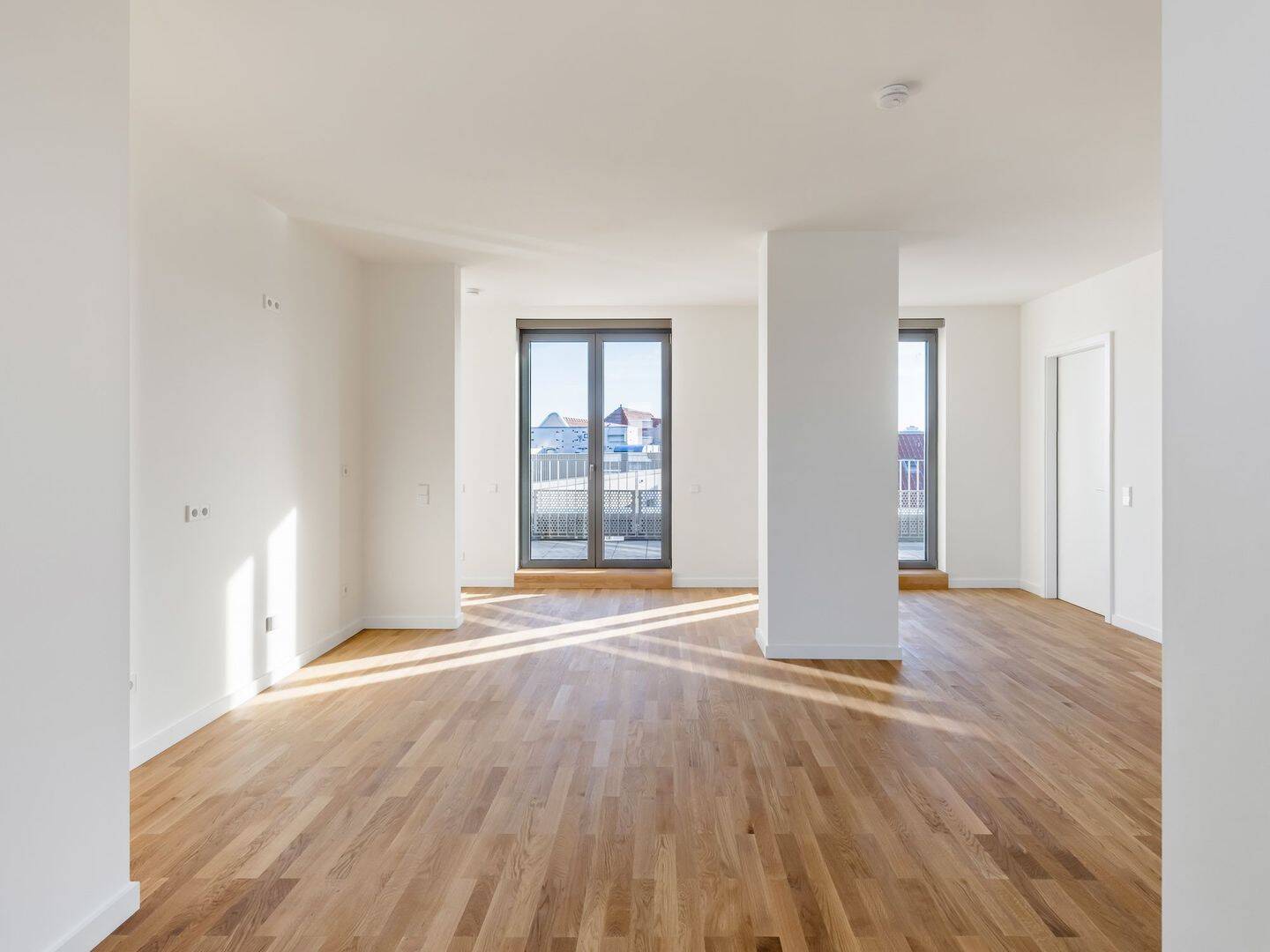 Lichtdurchflutetes Penthouse mit Terrassenzugang aus allen Räumen, Ankleide und en-suite-Bad – Berlin – Vorschaubild 8