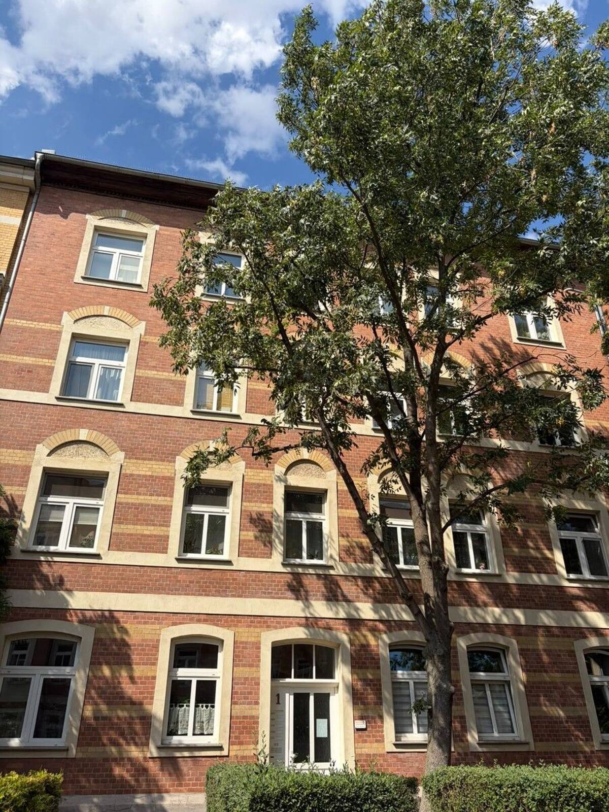 Zentrumsnah wohnen: Helle 4,5 Raum-Dachgeschosswohnung mit sonniger Terrasse – 99085 Erfurt – Bild 1 von 9