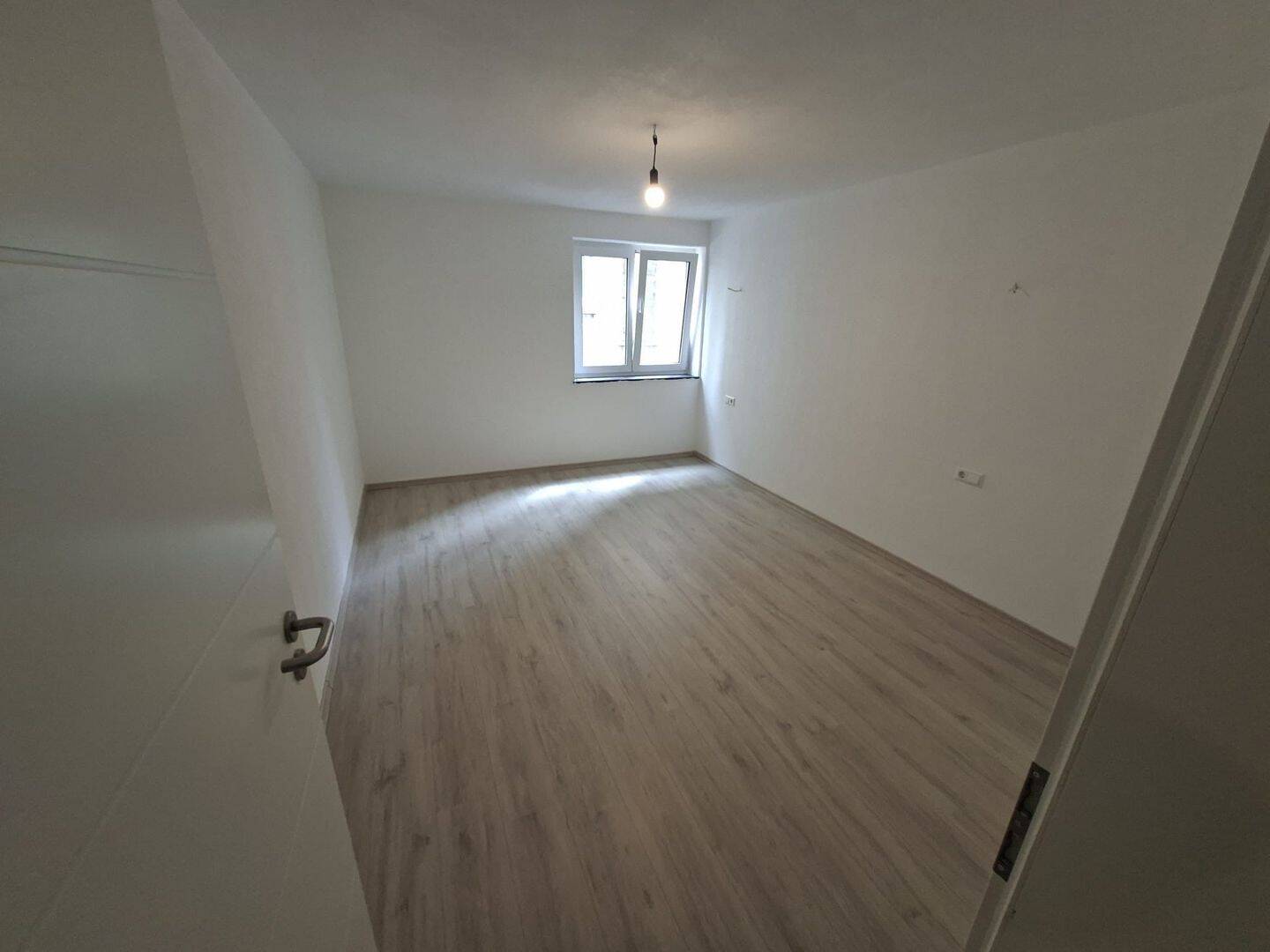 Stuttgart West: Renovierte 3-zimmer Wohnung mit Balkon&Einbauküche – Stuttgart – Vorschaubild 8