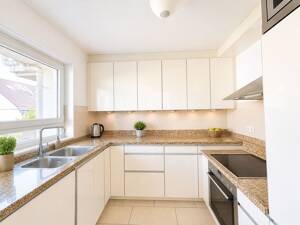 Erstklassige Drei-Zimmer-Wohnung mit Balkon in ruhiger, zentraler Lage – 60388 Frankfurt am Main – Vorschaubild 6