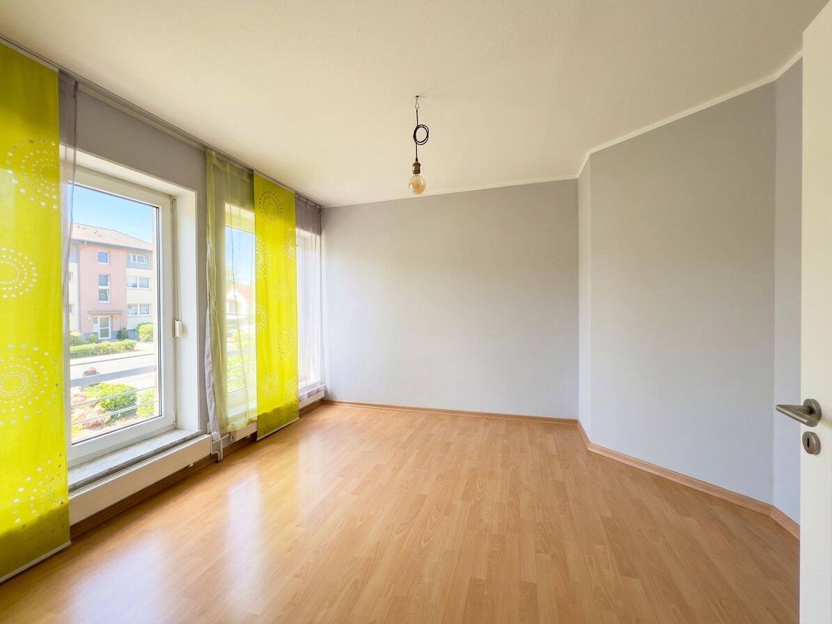 ++ Freie 3-Raum-Wohnung mit Balkon & Carport-Stellplatz in grüner Lage Leipzigs ++ – Leipzig – Vorschaubild 3
