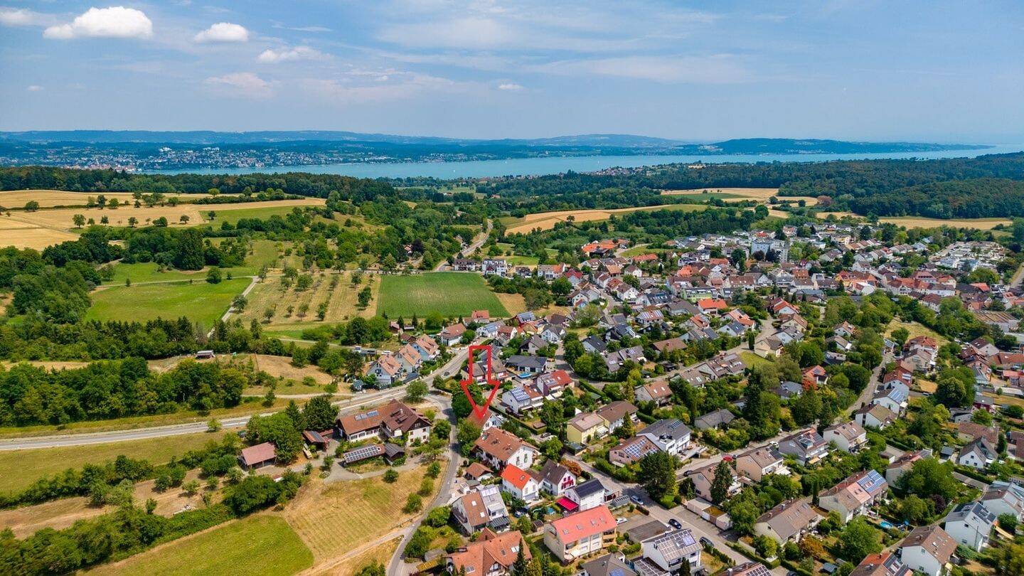 KN-Dettingen: Freistehendes Einfamilienhaus mit Garten, Garage und Einliegerbereich - frei 01.09.26 – Konstanz – Vorschaubild 2