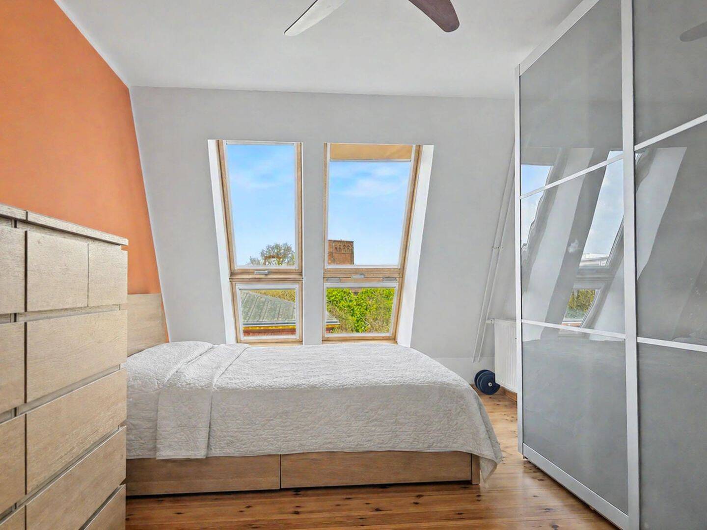 Mit Blick auf die Berliner Skyline - Dachgeschossmaisonette mit zwei Terrassen in Berlin-Mitte – Berlin – Vorschaubild 9