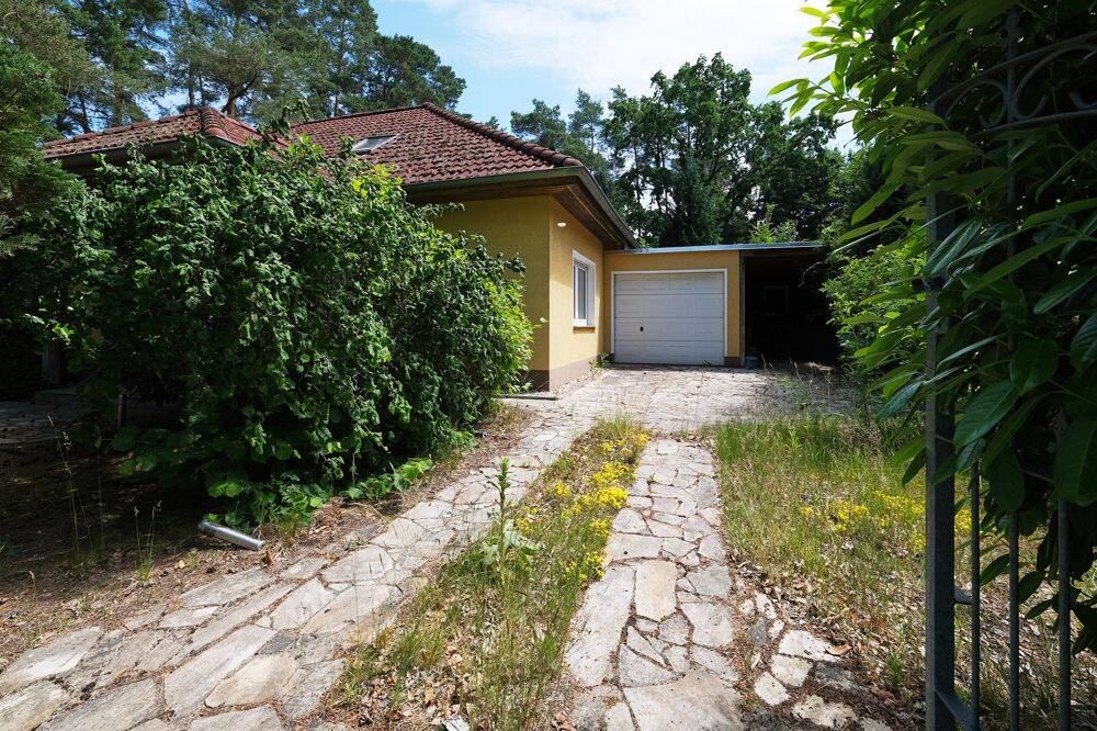 "Großzügiges Landhaus mit Kamin, Garage, Pool und ca. 1.000 m² Grund in Falkenhagen" – Falkensee – Vorschaubild 2