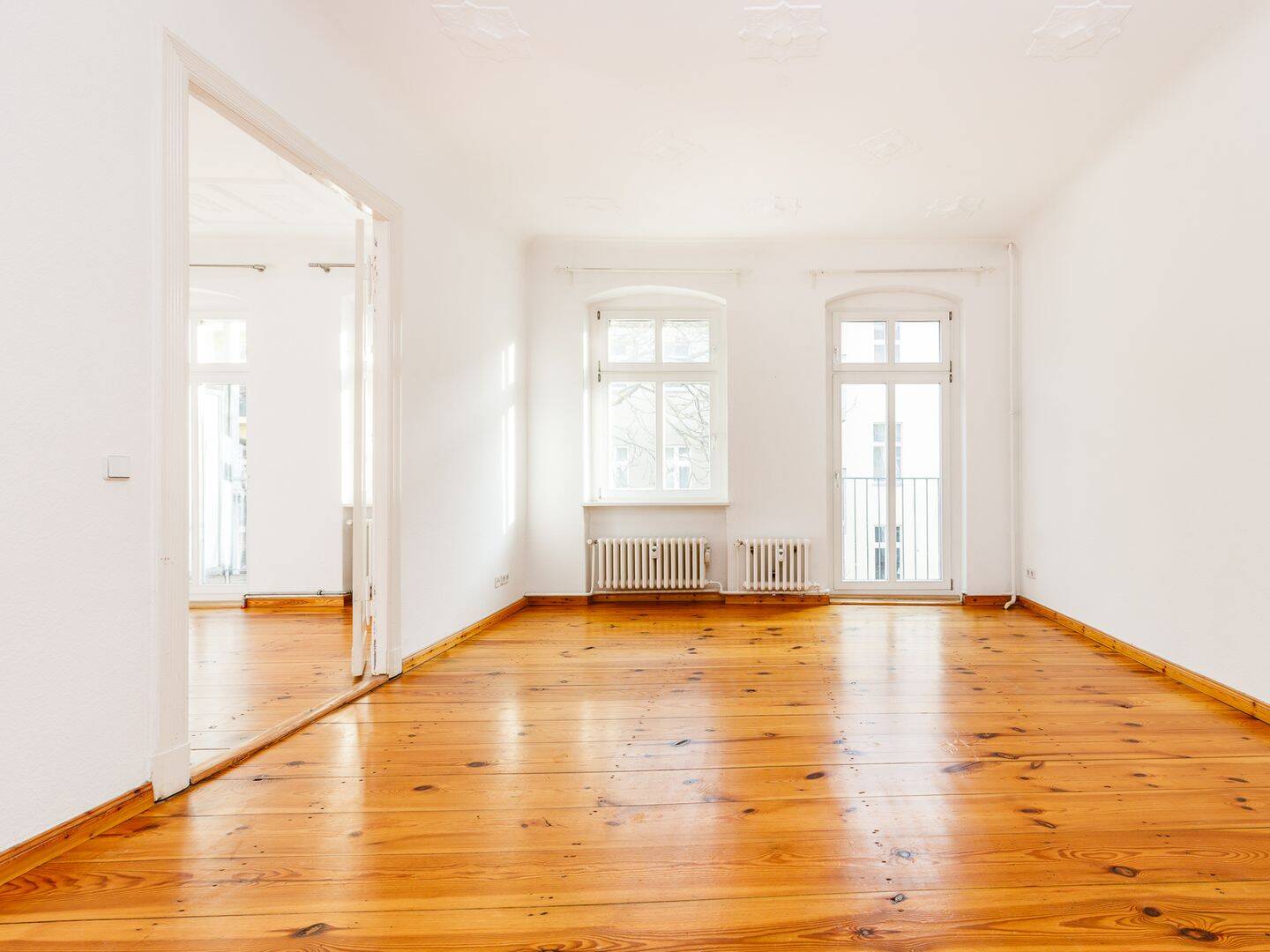 Morning Sun - Ruhige Wohnung mit klassischen Elementen und sonnigem Ost-Balkon nahe Lietzensee – Berlin – Vorschaubild 4