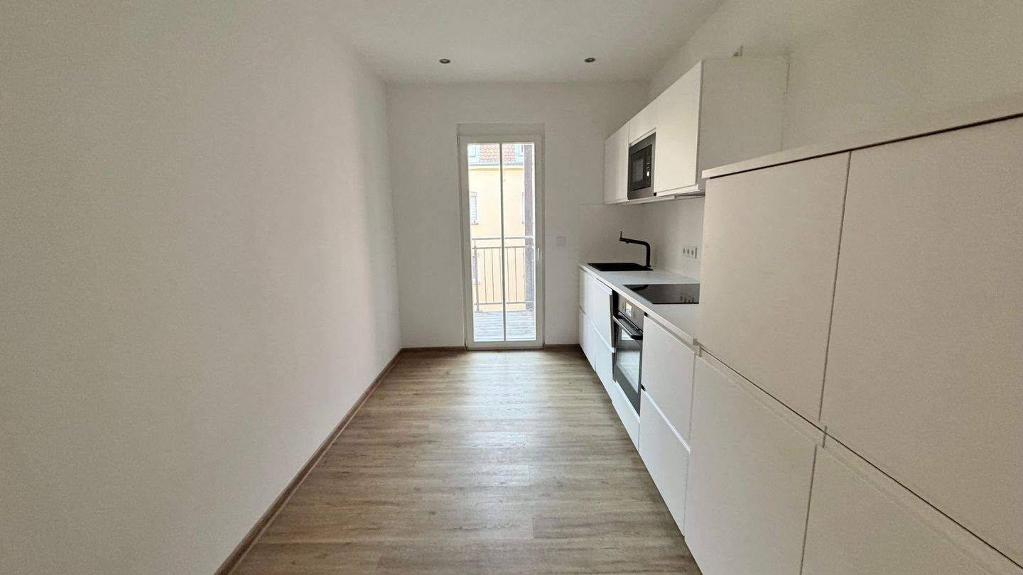 Gostenhof ! Helle chice u. moderne 2-Zi.-Altbau-Whg. 52 m²,hochw. Einbauküche, 3.OG mit Aufzug. – Nürnberg – Vorschaubild 2