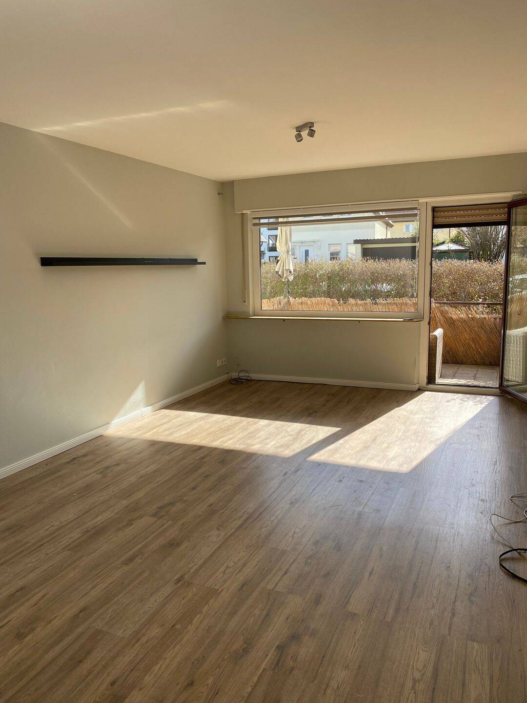 Helle 3,5-Zimmer-Wohnung in Asperg – 2 Balkone, Einbauküche, 5 Min. zur S-Bahn – Asperg – Vorschaubild 2