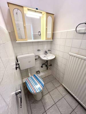 Großzügige 1-Zimmer-Wohnung Saniert mit schönem Ausblick, Aufzug, Stellplatz – 24103 Kiel – Vorschaubild 8