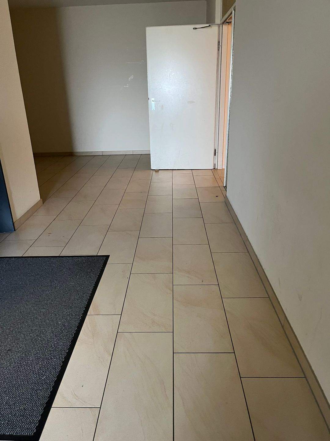 4- ZIMMER WOHNUNG GÜNSTIG ZU VERKAUFEN ALS KAPITALANLAGE ODER EIGENNUTZUNG ! ! – Bielefeld – Vorschaubild 3