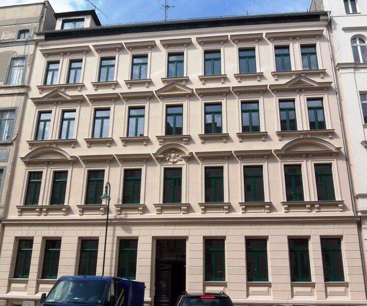 Gneisenaustraße! sanierte 3 Zimmer Wohnung mit Balkon und Einbauküche!