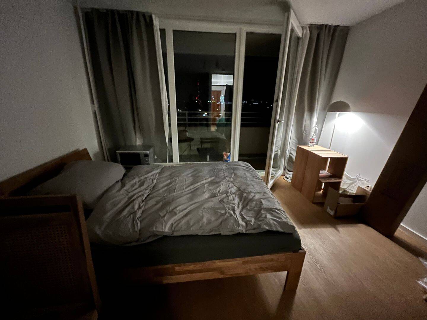 Neu renovierte 1-Zimmer-Wohnung, möbliert, Loggia mit Panoramablick (10. OG) – München – Vorschaubild 8