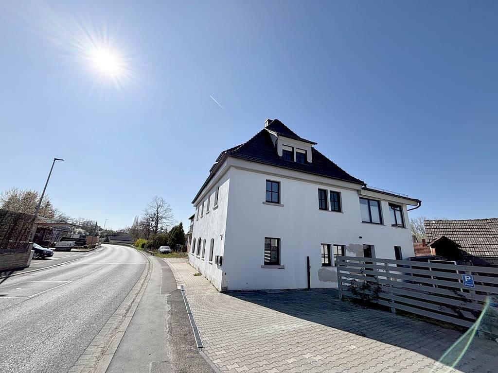 Wohnen & Vermieten - gepflegtes Zweifamilienhaus bei Volkach – Volkach – Bild 1 von 9