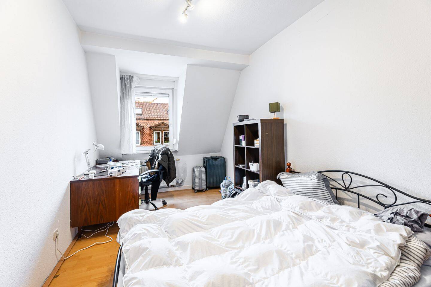 HEGERICH: Attraktive 2-Zimmer-Wohnung mit Dachgeschoss-Charme für Singles, Paare oder Kapitalanleger – Nürnberg – Vorschaubild 4
