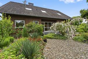 Einfamilienhaus mit riesigem Grundstück in Paderborn-Neuenbeken