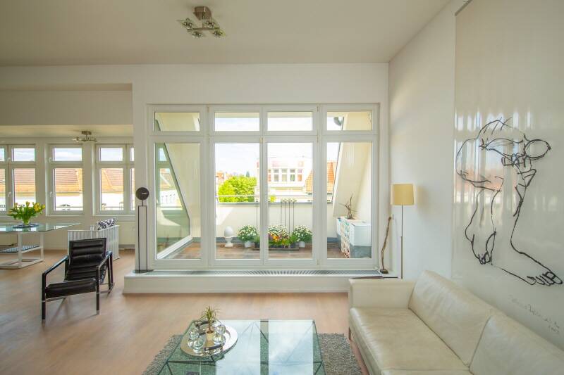 Bezugsfreie DG-Whg mit Terrasse EBK Kamin u. Aufzug – Berlin – Vorschaubild 2