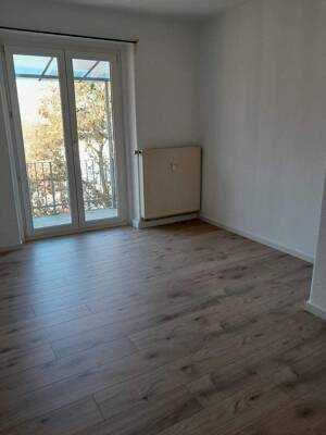 Ankommen und wohlfühlen! Hübsche Zwei-Zimmer-Wohnung mit Balkon – 8527 Plauen – Vorschaubild 2