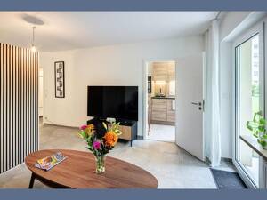 Möbliert: Toll geschnittene Wohnung mit schönem Bad – 81539 München – Vorschaubild 2